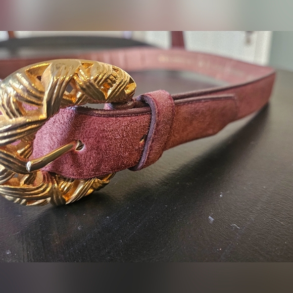 Vintage CROWN PACIFIC Red suede belt gold buckle. Size medium - Picture 2 of 7